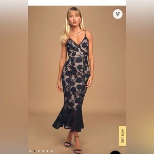 Beautiful Lulus midi dress, navy lace overlay size medium